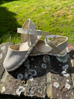 Load image into Gallery viewer, Angelitos Canvas Mary Janes with gold strap - Sand
