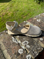 Load image into Gallery viewer, Angelitos Canvas Mary Janes with gold strap - Sand

