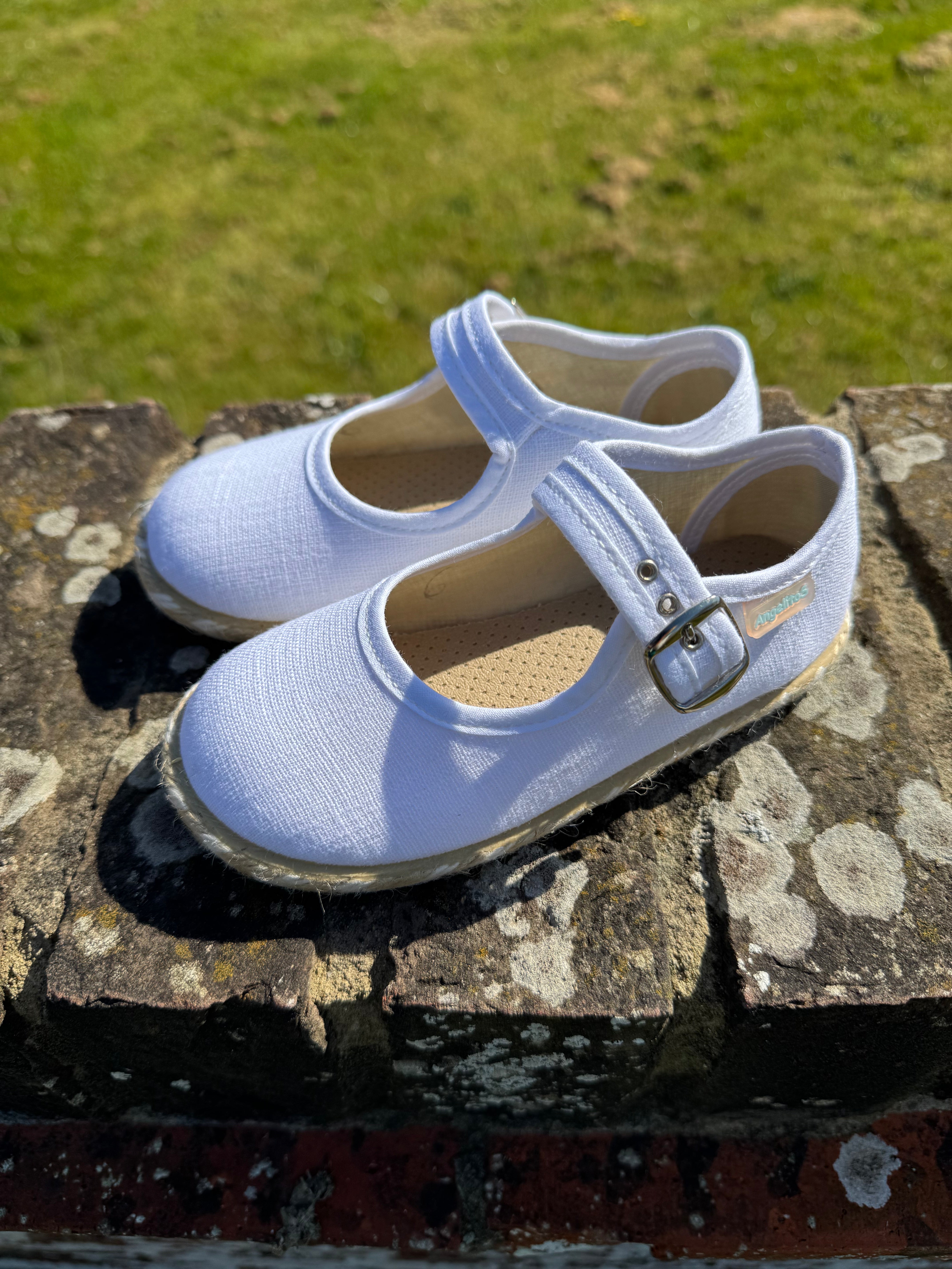 Angelitos Canvas Mary Janes - White
