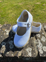 Load image into Gallery viewer, Angelitos Canvas Mary Janes - White
