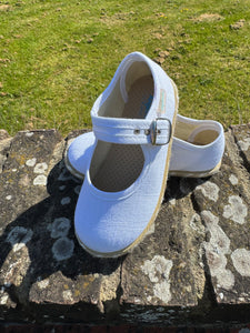 Angelitos Canvas Mary Janes - White