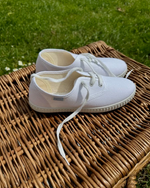 Load image into Gallery viewer, Angelitos Canvas Lace Up Shoes - White
