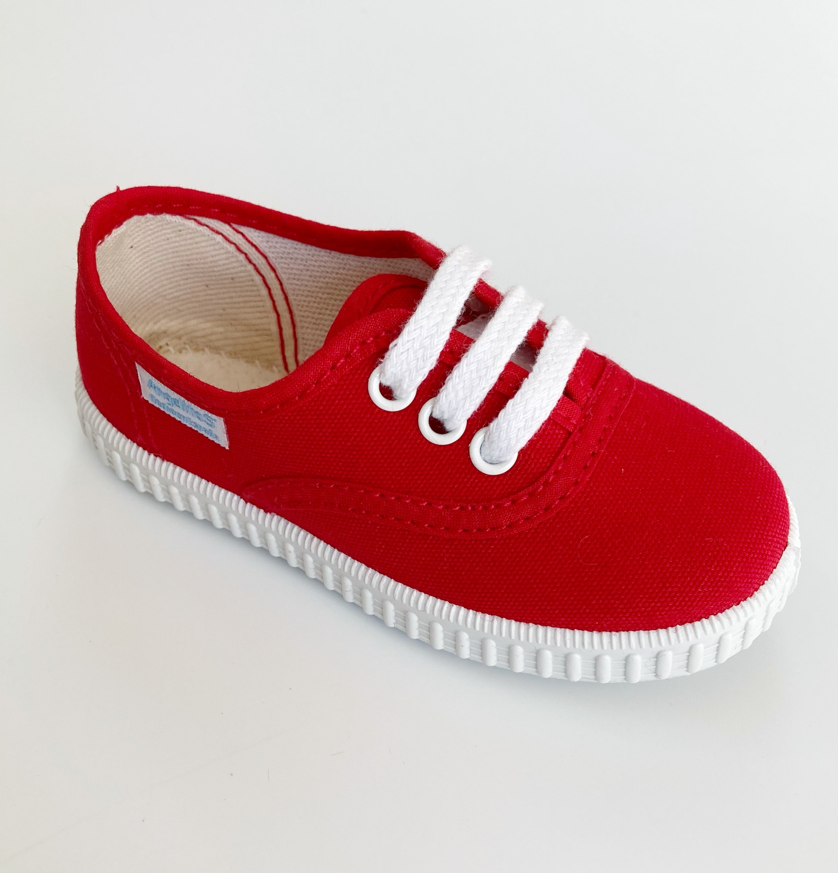 Red shoes online with white laces